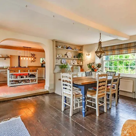 Finest Retreats - Islip Mill House - Beautiful Riverside Home Exterior photo