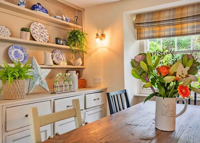 Finest Retreats - Islip Mill House - Beautiful Riverside Home