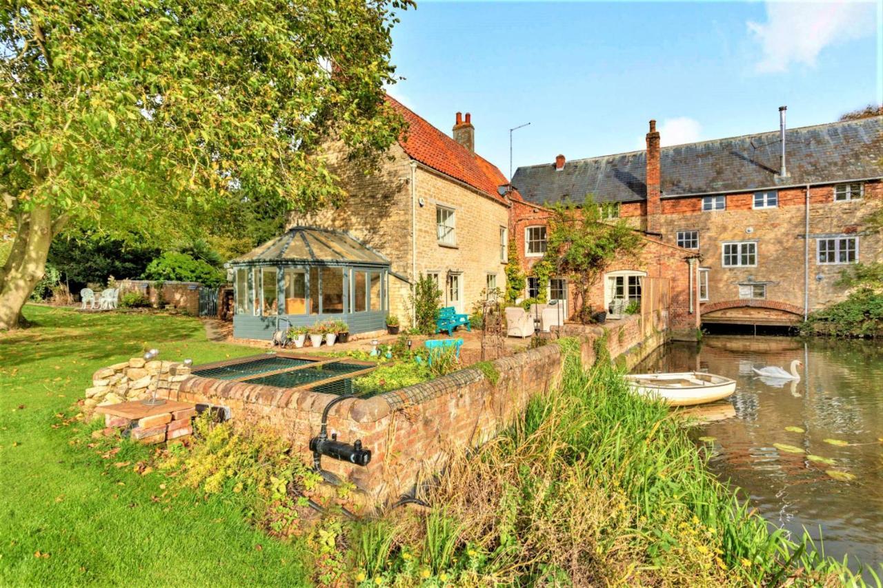 Finest Retreats - Islip Mill House - Beautiful Riverside