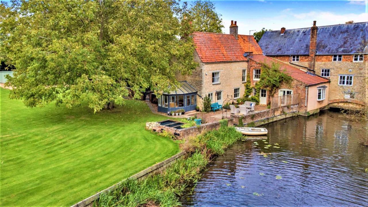 Finest Retreats - Islip Mill House - Beautiful Riverside