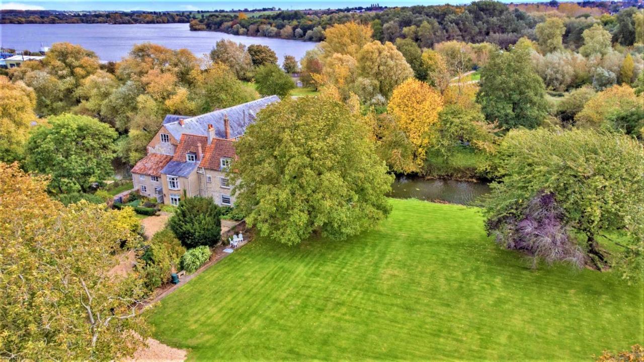 Finest Retreats - Islip Mill House - Beautiful Riverside *