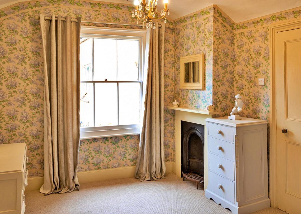 Finest Retreats - Islip Mill House - Beautiful Riverside Holiday home