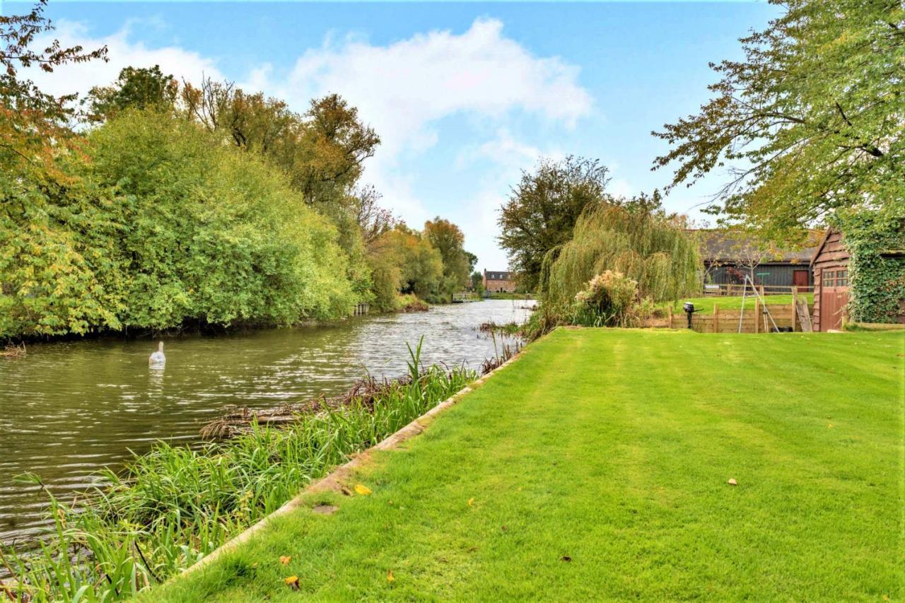 Finest Retreats - Islip Mill House - Beautiful Riverside Holiday home *