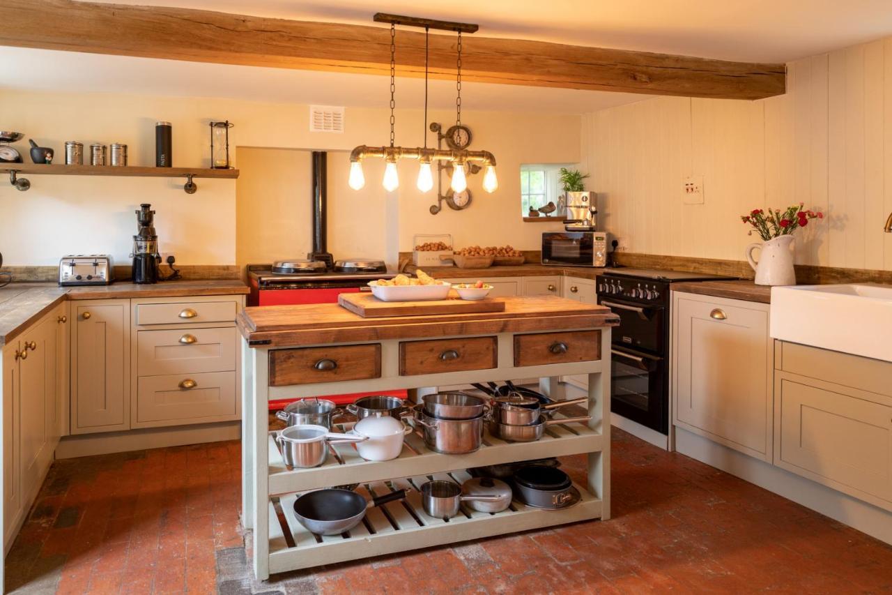 Finest Retreats - Islip Mill House - Beautiful Riverside Holiday home *