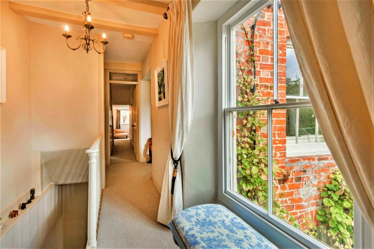 Finest Retreats - Islip Mill House - Beautiful Riverside Holiday home *