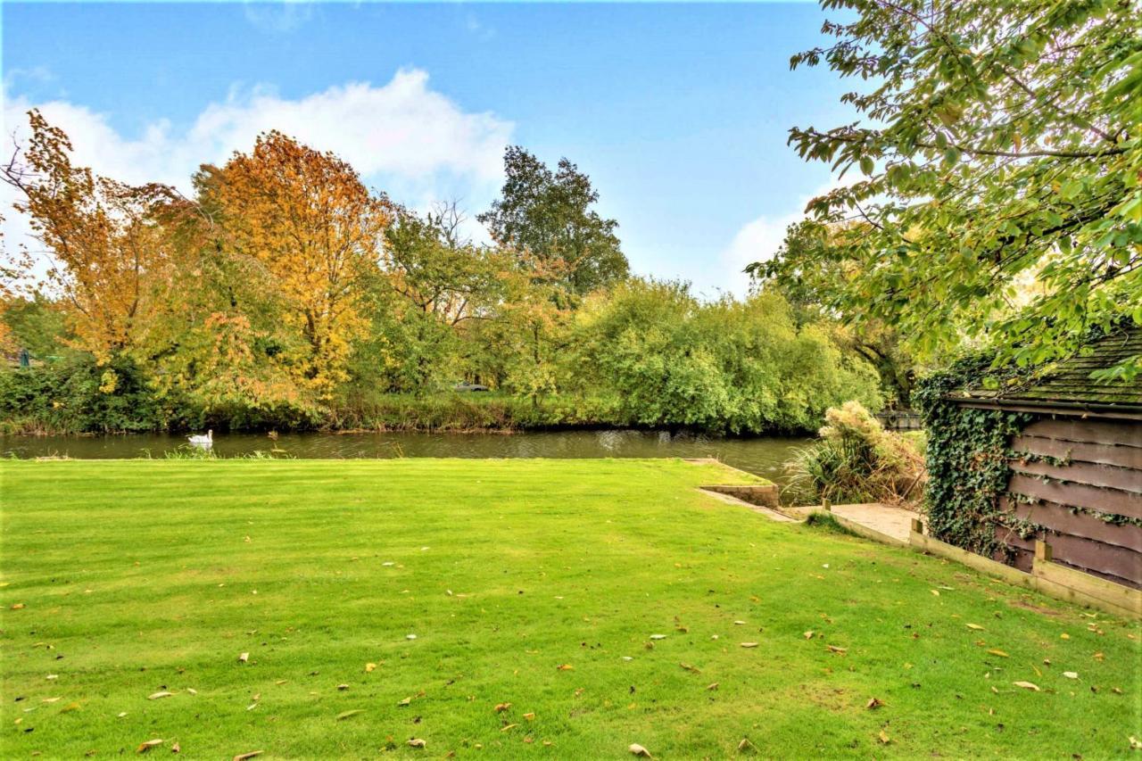 Finest Retreats - Islip Mill House - Beautiful Riverside Islip (Northamptonshire)